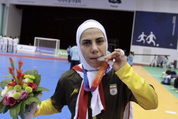 فرزانه توسلی